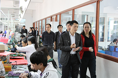 福建省委統(tǒng)戰(zhàn)部副部長、省工商聯(lián)黨組書記王玲視察虹潤公司