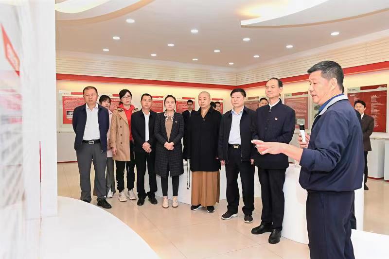 福建省人大常委會(huì)黨組書(shū)記、副主任雷春美和全國(guó)人大代表到順昌虹潤(rùn)等地調(diào)研